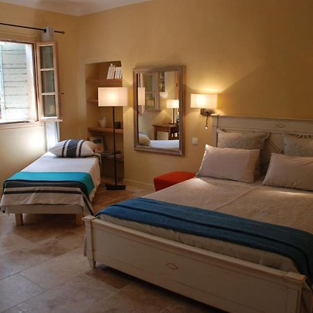 Le Moulin Des Pinchinats Bed and Breakfast Aix-en-Provence Buitenkant foto