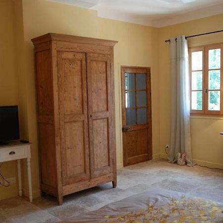 Le Moulin Des Pinchinats Bed and Breakfast Aix-en-Provence Buitenkant foto